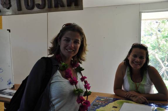 Recepção calorosa do nosso hotel, ainda no aeroporto da Ilha de Páscoa